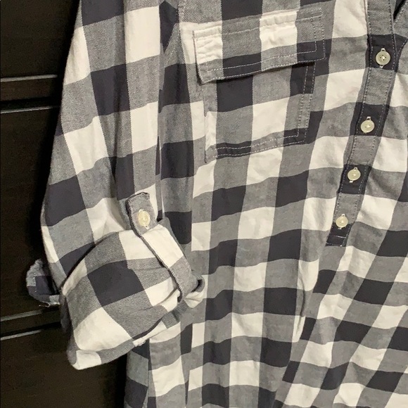 Old Navy Buffalo Black and white plaid blouse - Picture 4 of 7